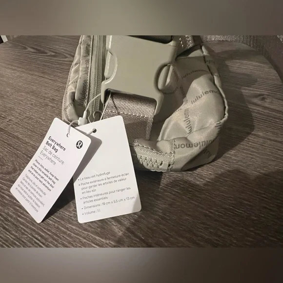 NWT *SOLD OUT Lululemon Everywhere Belt Bag 1L Wordmark Grid Mini Raw Linen - Picture 4 of 7